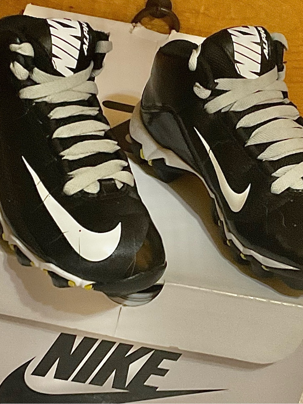 NEWER Youth Nike Alpha Shark 2 3/4 KIDS Football CLEATS! Sz-1youth!